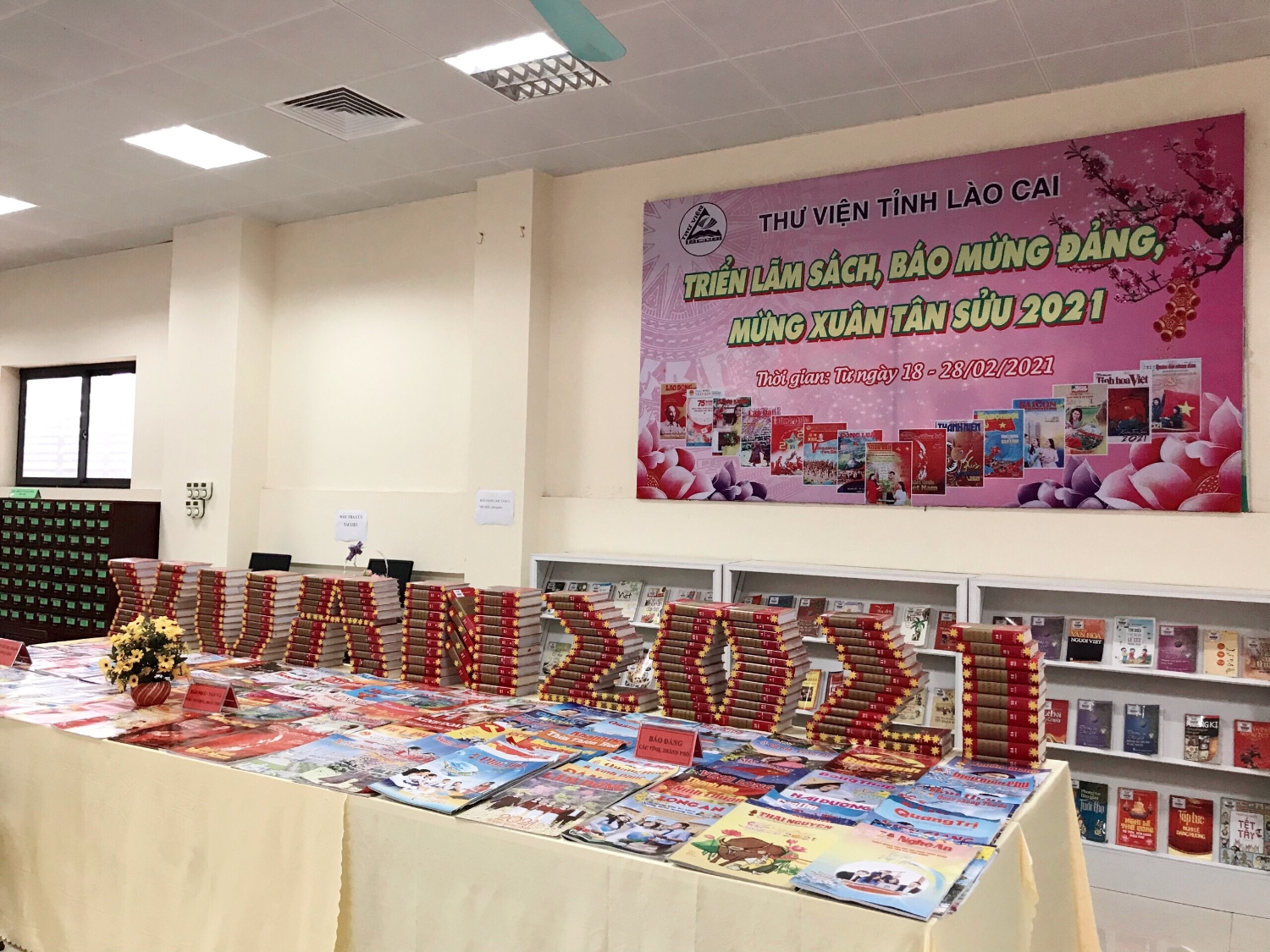 Tổ chức trưng bày Báo xuân Tân Sửu- 2021 tại Thư viện tỉnh Lào Cai