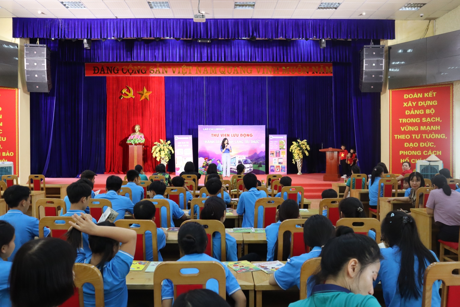 Quang cảnh chương trình