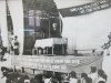 Bác Hồ nói chuyện thân mật với cán bộ, công nhân, chuyên gia Liên Xô sang giúp khôi phục mỏ và nhân dân địa phương trong dịp Người tới thăm mỏ apatit Lào Cai ngày 23/9/1958.