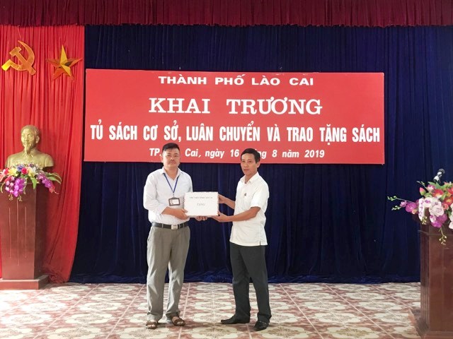 Khai trương tủ sách cơ sở tại xã Vạn Hòa, Tp. Lào Cai