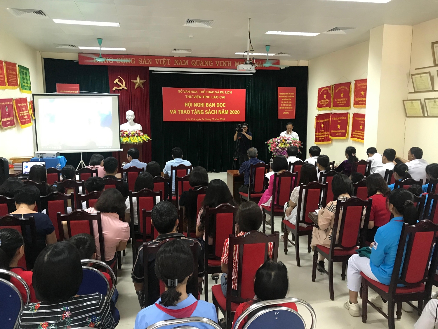 Hội nghị bạn đọc và trao tặng sách năm 2020