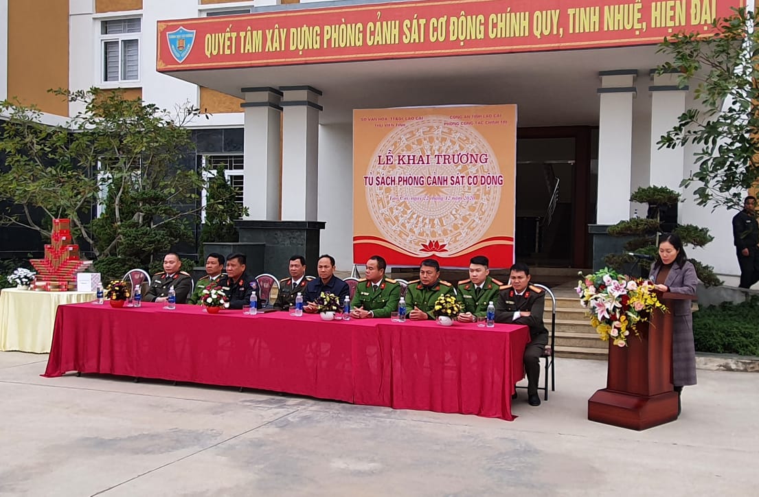 Khai trương tủ sách phòng Cảnh sát cơ động và tủ sách phòng Cảnh sát phòng cháy, chữa cháy và cứu nạn, cứu hộ