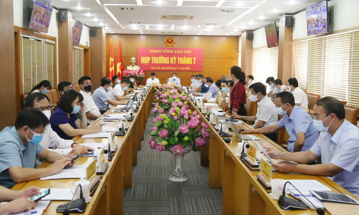 Quang cảnh phiên họp.