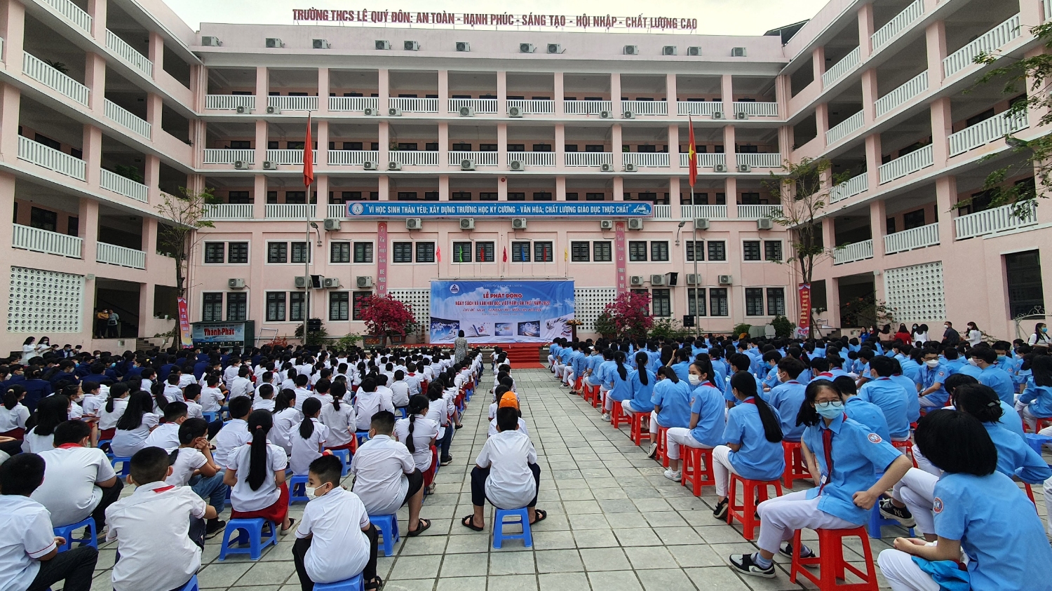 Quang cảnh ngày lễ