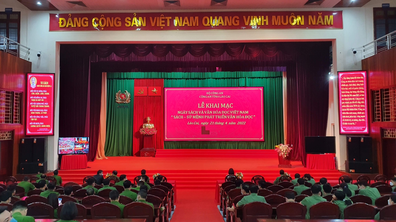 Quang cảnh ngày lễ