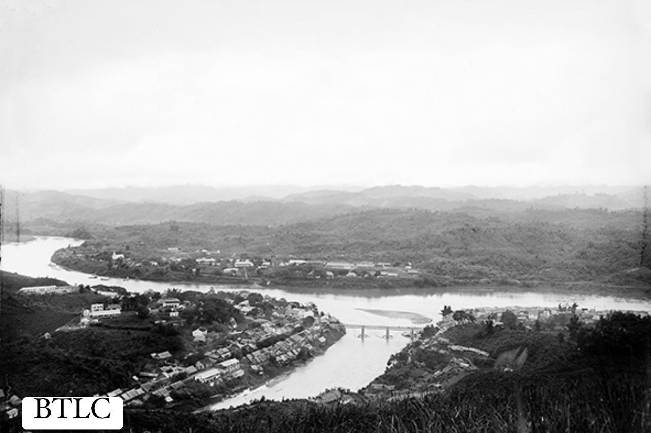 Toàn cảnh đô thị cổ Lao Kay bên sông Hồng và sông Nậm Thi năm 1904.        Ảnh Bảo tàng tỉnh