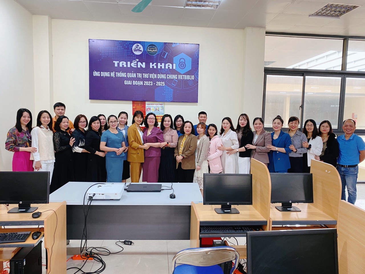 Đại diện, lãnh đạo các đơn vị tham gia buổi tập huấn