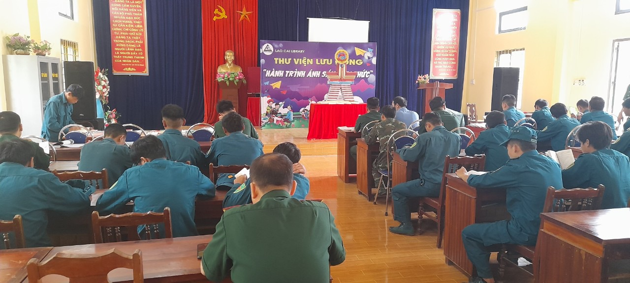 Phục vụ đọc sách tại BCH quân sự huyện Si Ma Cai