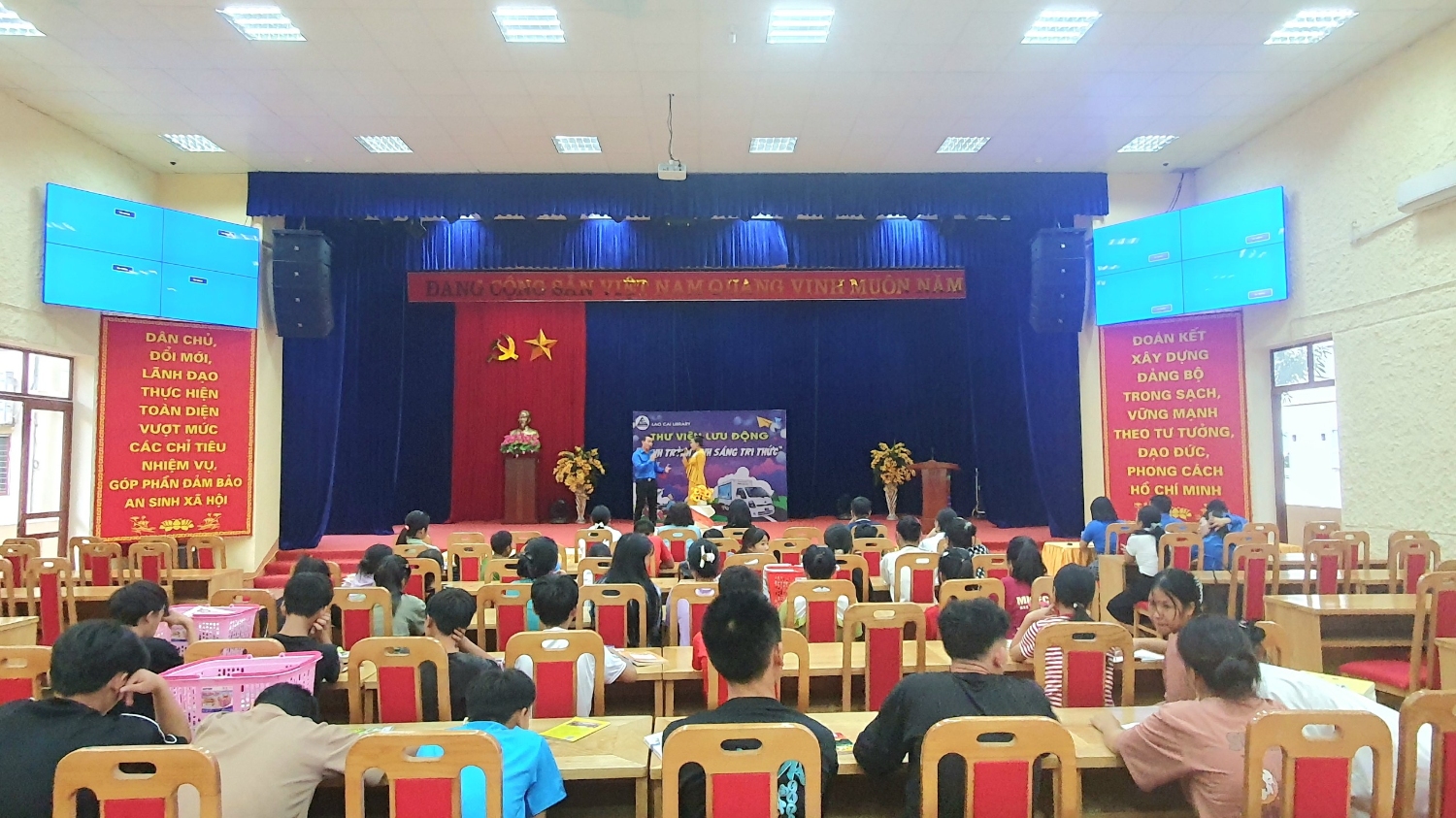 Quang cảnh chương trình