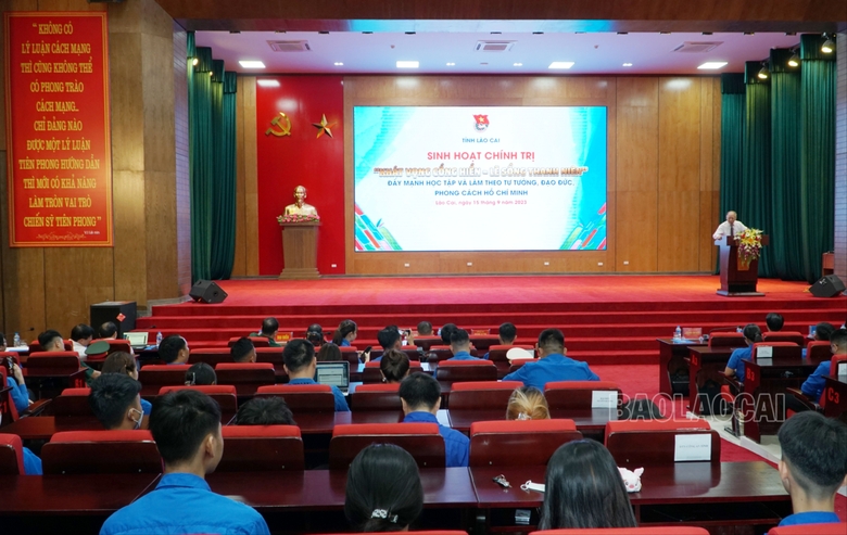 Quang cảnh buổi sinh hoạt chính trị.