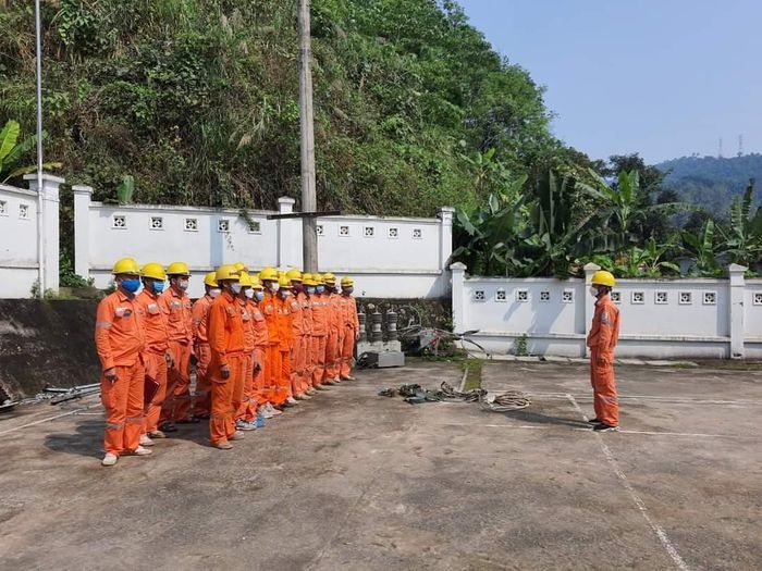 Tấm gương sáng của Điện lực Văn Bàn