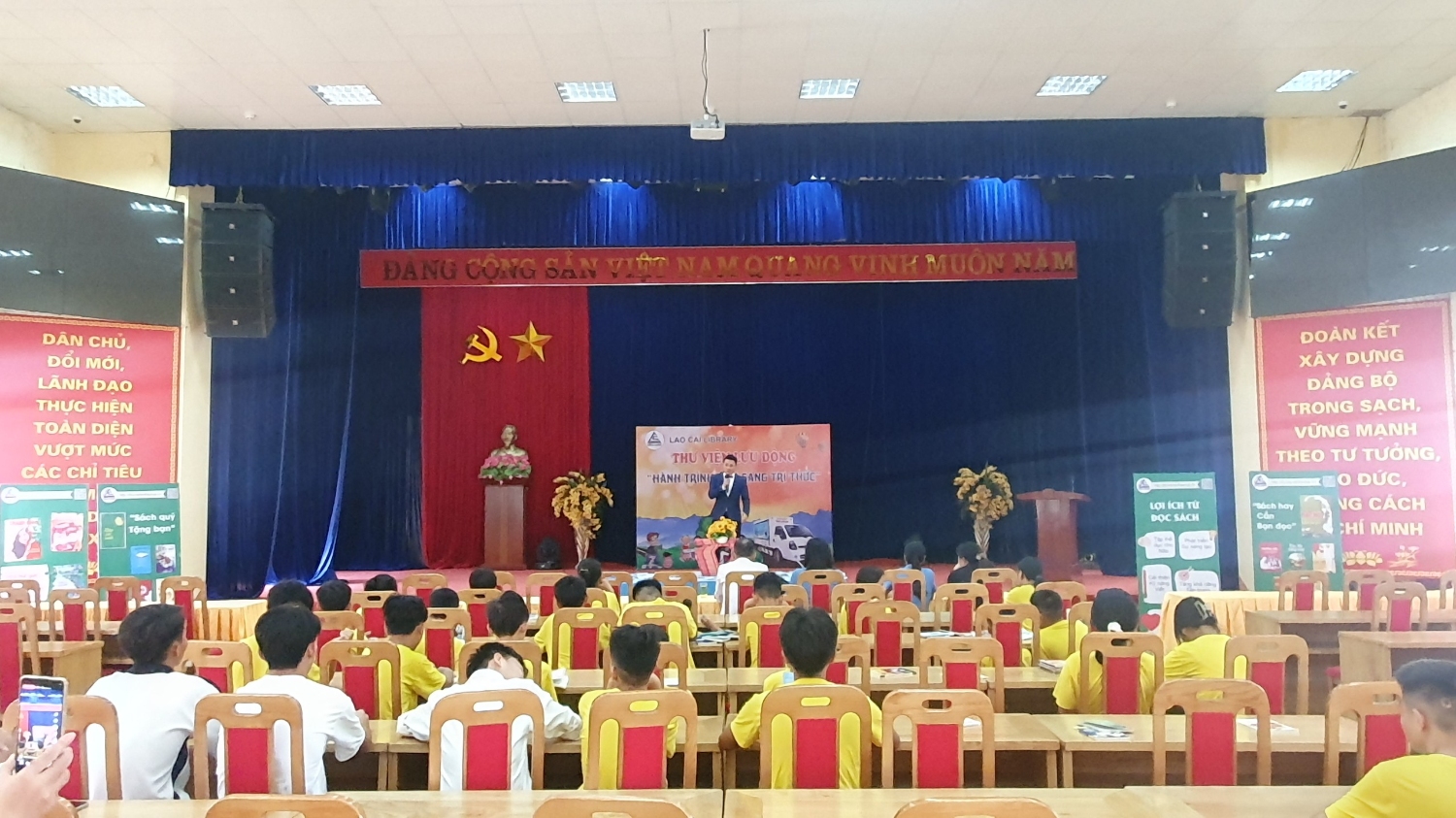 Quang cảnh chương trình