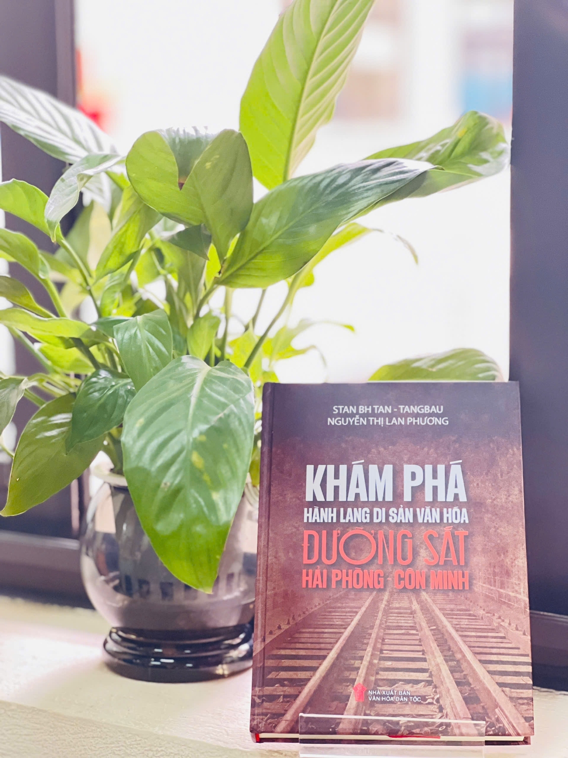 Giới thiệu sách: Khám phá hành lang di sản văn hóa đường sắt Hải Phòng - Côn Minh: Bức tranh toàn cảnh về tuyến đường sắt