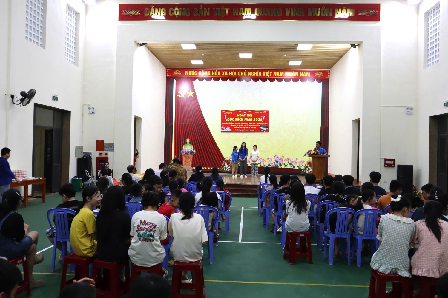 Quang cảnh chương trình.