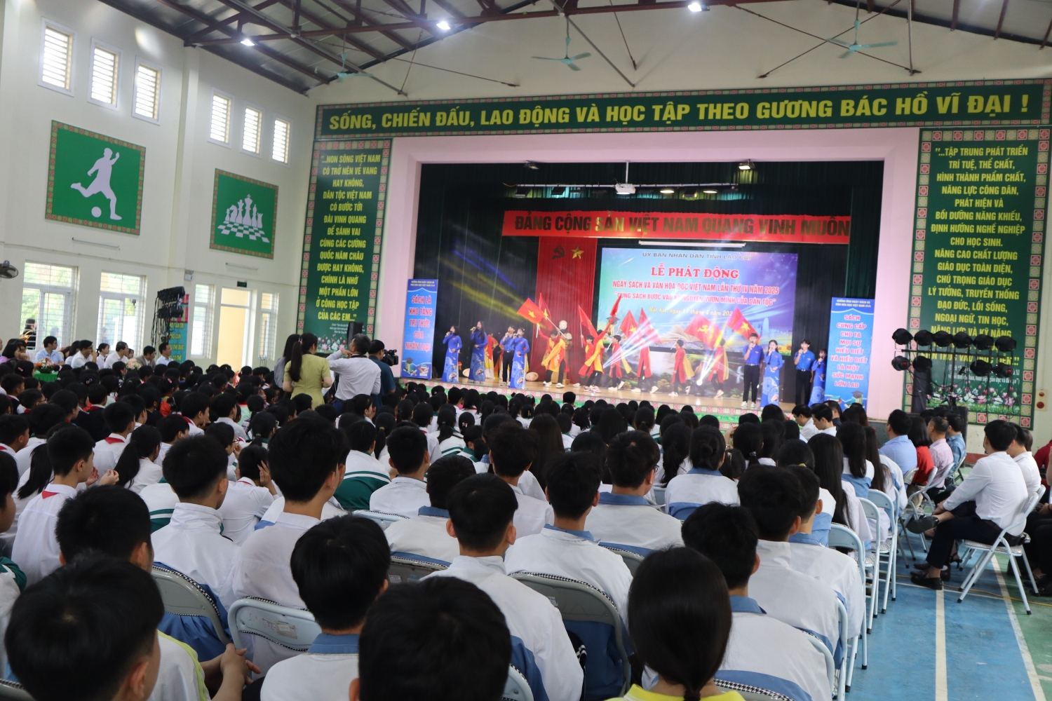 Quang cảnh buổi lễ