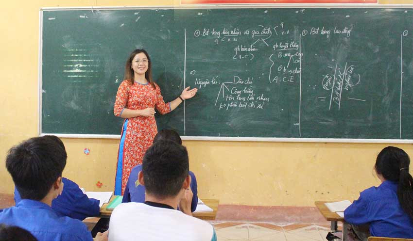 Cô giáo Trần Thị Kim Oanh trong giờ lên lớp.