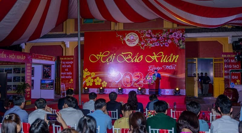 Quang cảnh lễ khai mạc.