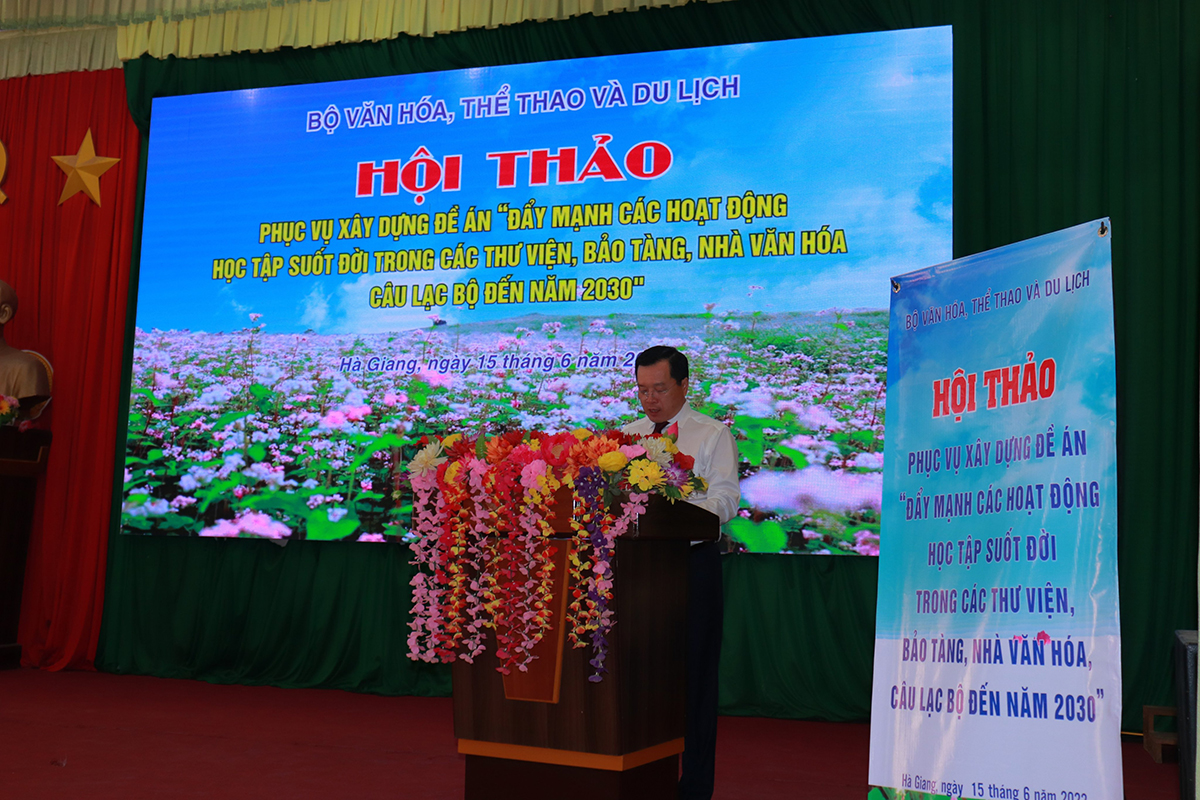 Ông Phạm Quốc Hùng – Vụ trưởng Vụ Thư viện (Bộ VHTTDL), Trưởng Ban Tổ chức Hội thảo phát biểu khai mạc Hội thảo