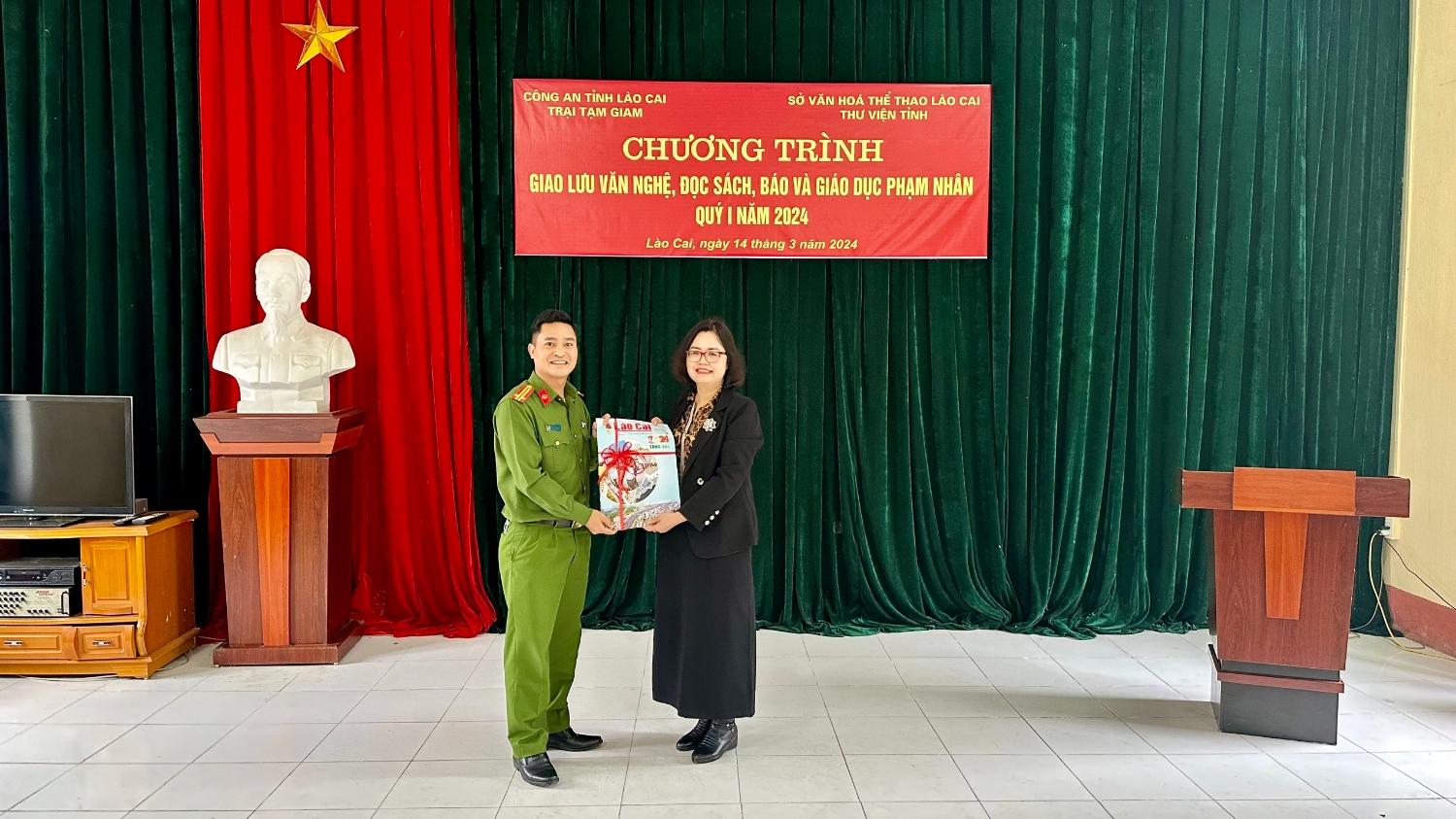 trao tặng 1
