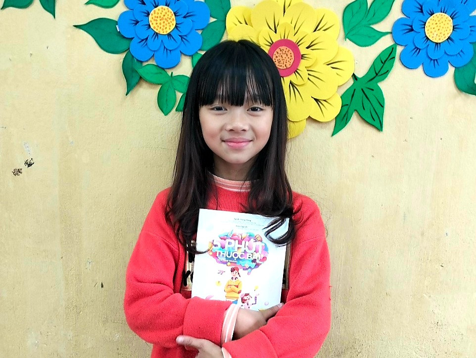 Bùi Tuệ Lâm gây ấn tượng bởi dáng người nhỏ nhắn cùng khuôn mặt rạng rỡ.